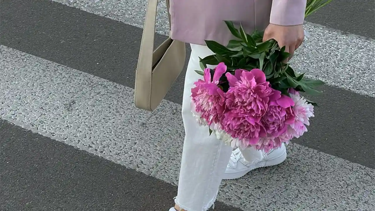 双手攀上两团高峰视频免费看